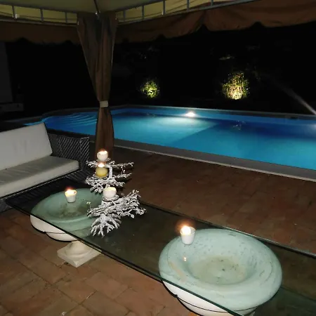 Con Piscina Immersa Nel Cascina (Pisa)