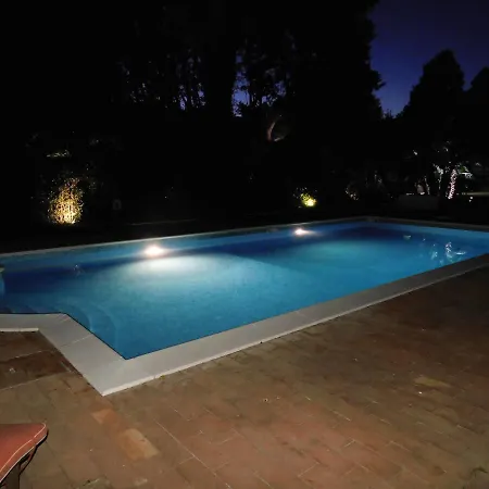 Con Piscina Immersa Nel *