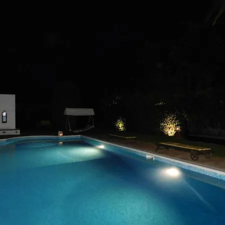 Con Piscina Immersa Nel Appartement *