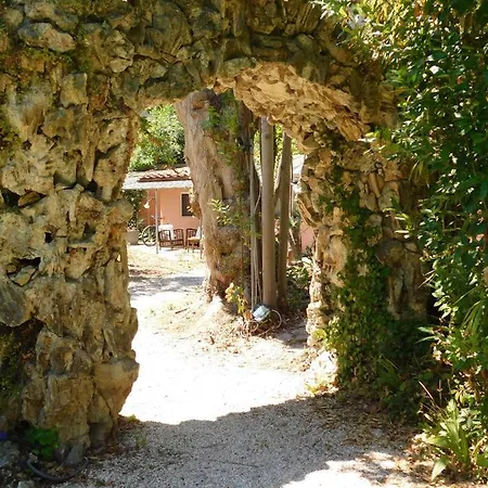 Con Piscina Immersa Nel Appartement *