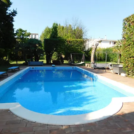 Con Piscina Immersa Nel Appartement