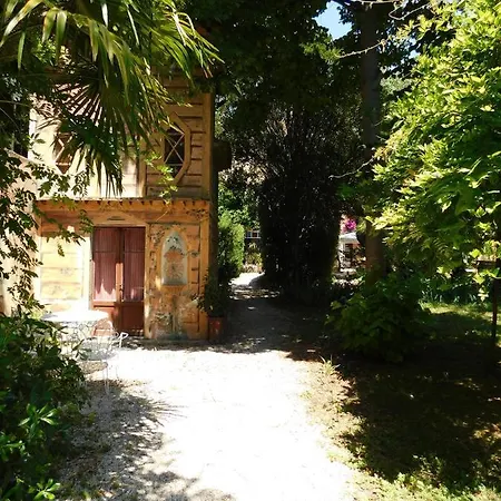 Con Piscina Immersa Nel * Cascina (Pisa)