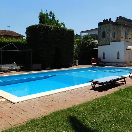 Con Piscina Immersa Nel Cascina (Pisa)