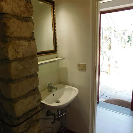 Con Piscina Immersa Nel *